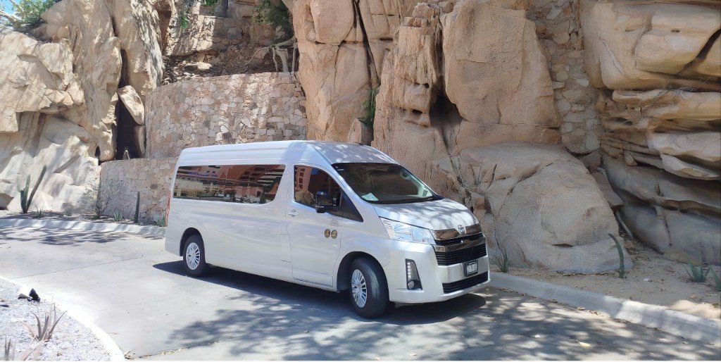 Toyota Hiace de Torote Luxury Transportation en Los Cabos.